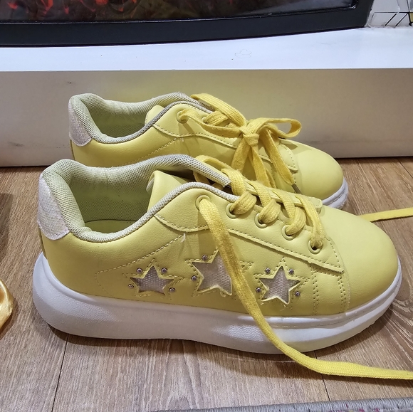 KIDS GIRLS SHOES SIZE 3 BUNDLE (ADEE, KURT GEIGER, BARTEK) - Picture 2 of 13